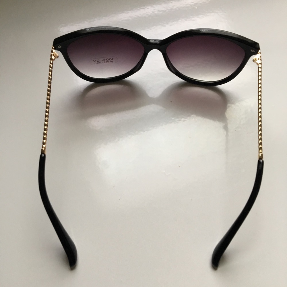 Forever 21 Black Sunglasses - Picture 3 of 4